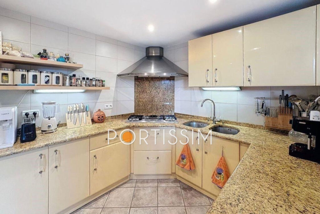 Villa individuelle La Colle-sur-Loup, – 5 pièces – 3 chambres – 224.00 m²