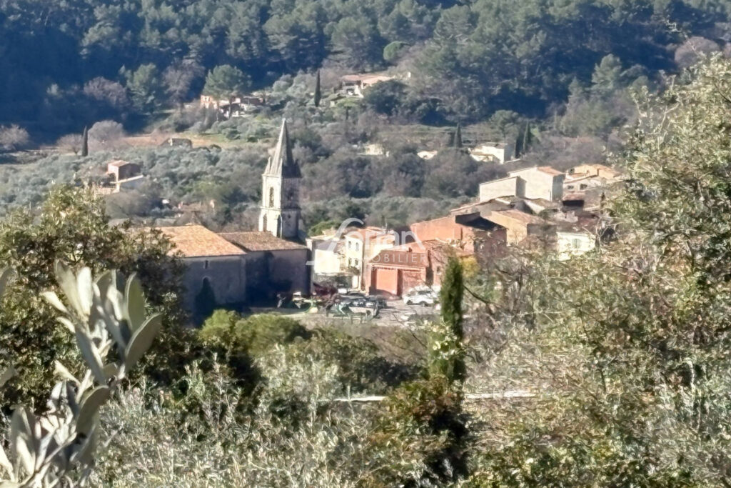 A vendre Proche du village de Callas – maison de 200 m² avec v – 5 pièces – 4 chambres – 201.00 m²