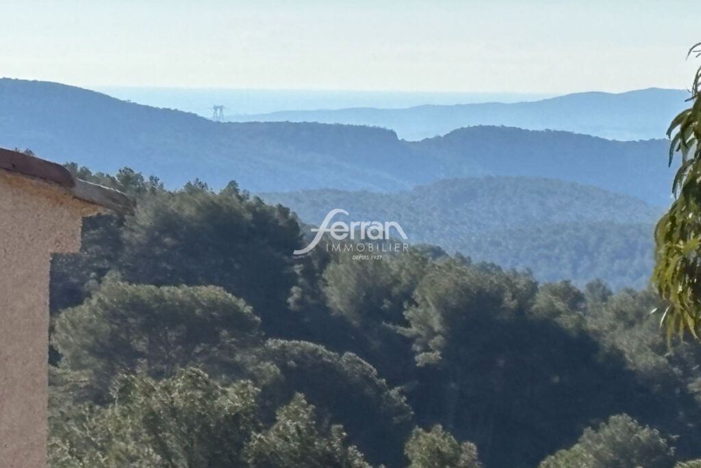 A vendre Proche du village de Callas – maison de 200 m² avec v – 5 pièces – 4 chambres – 201.00 m²