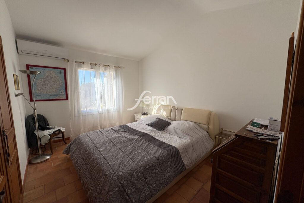 A vendre Proche du village de Callas – maison de 200 m² avec v – 5 pièces – 4 chambres – 201.00 m²