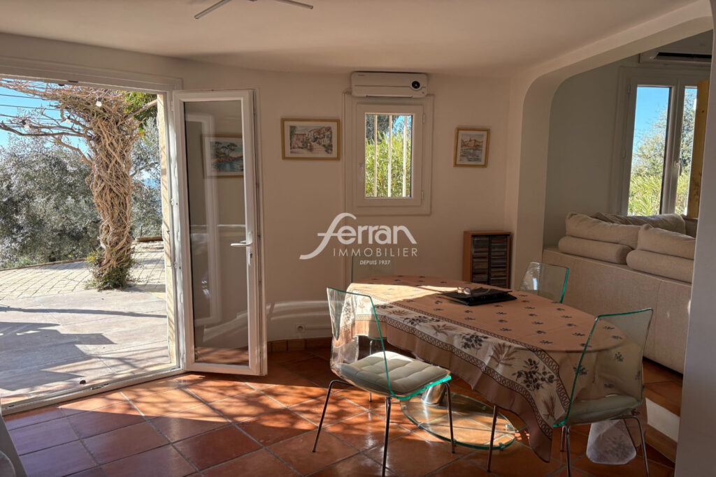 A vendre Proche du village de Callas – maison de 200 m² avec v – 5 pièces – 4 chambres – 201.00 m²