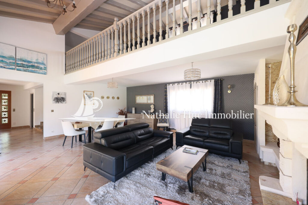 vente propriété – NR pièces – 4 chambres – 275.95 m²