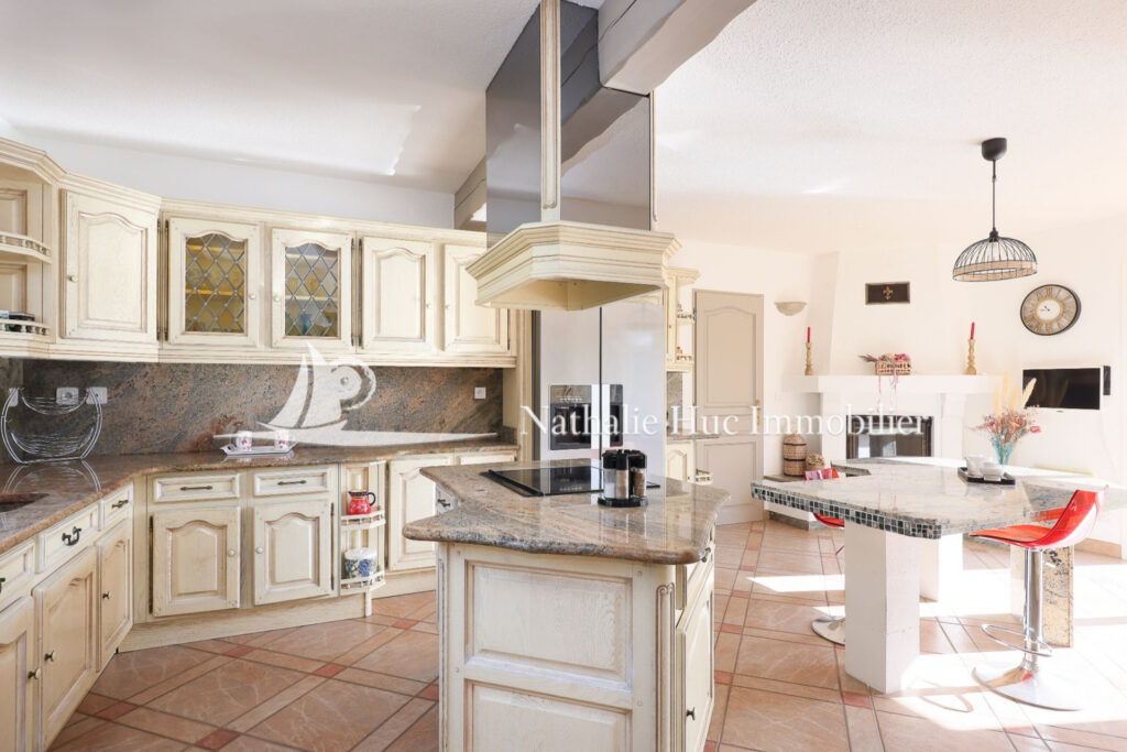 vente propriété – NR pièces – 4 chambres – 275.95 m²