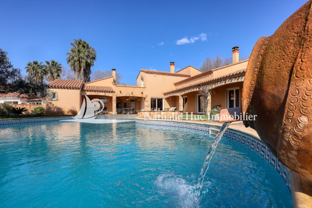 vente propriété – NR pièces – 4 chambres – 275.95 m²