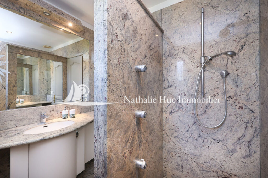 vente propriété – NR pièces – 4 chambres – 275.95 m²