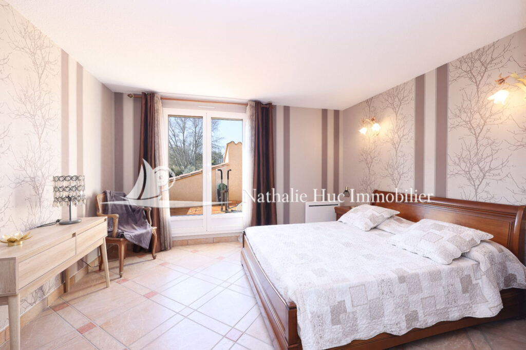 vente propriété – NR pièces – 4 chambres – 275.95 m²