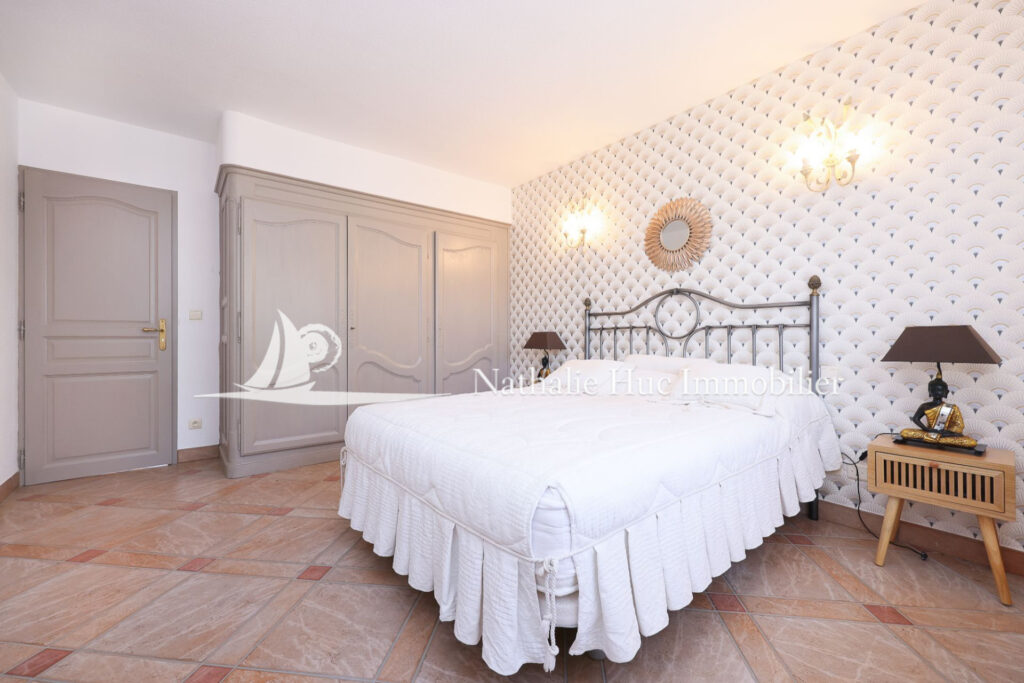 vente propriété – NR pièces – 4 chambres – 275.95 m²