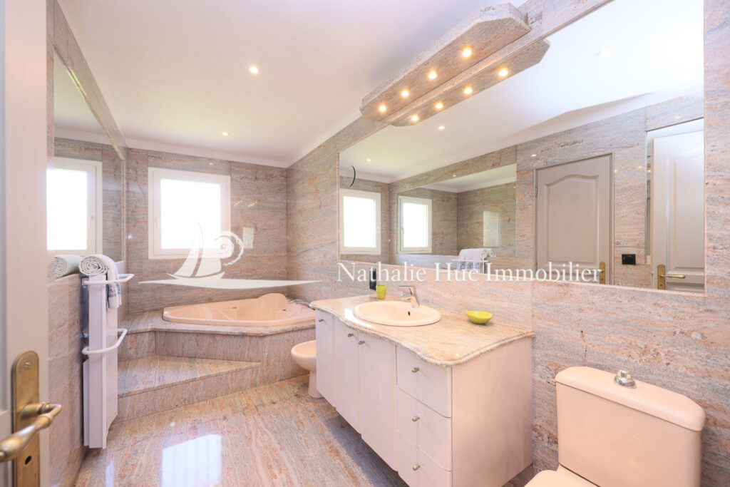 vente propriété – NR pièces – 4 chambres – 275.95 m²