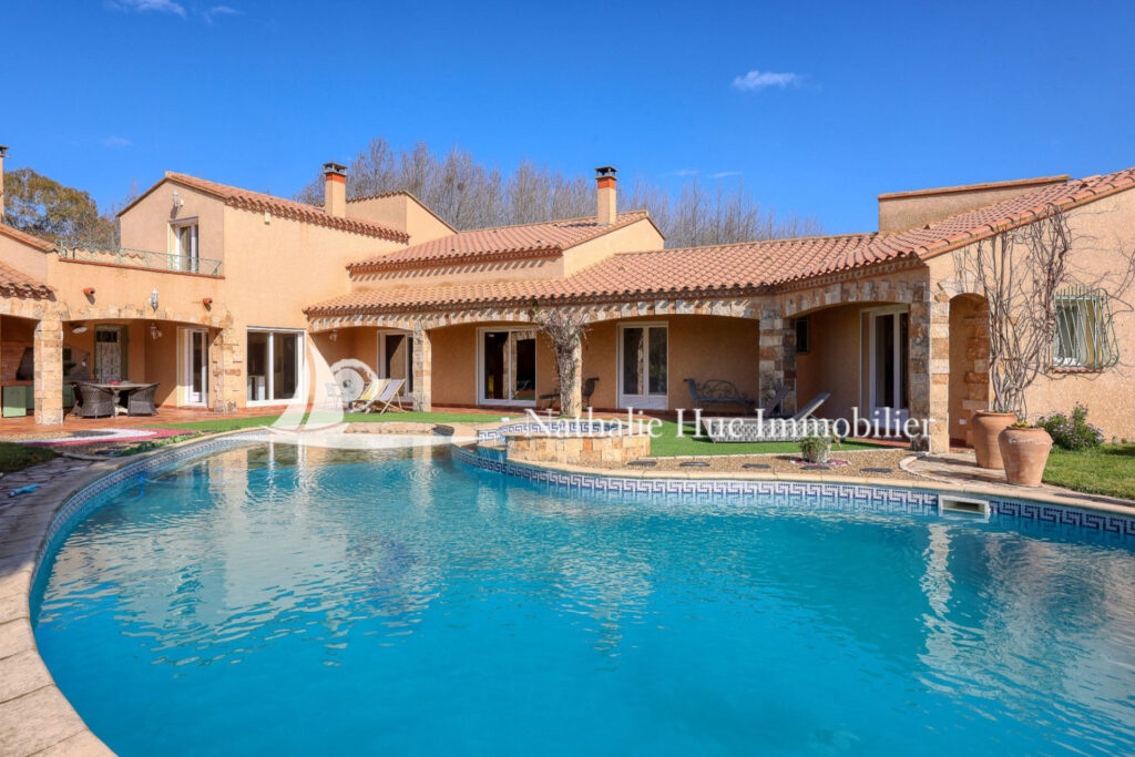 vente propriété – NR pièces – 4 chambres – 275.95 m²