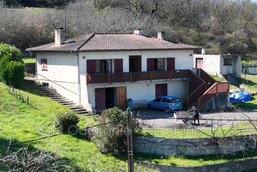 vente  – NR pièces – 5 chambres – 130.00 m²