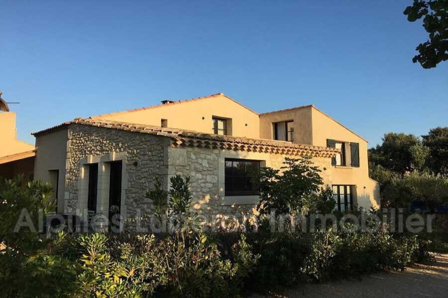 Maison à louer à Eygalières