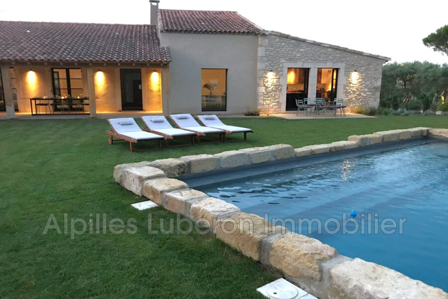 Maison à louer à Eygalières