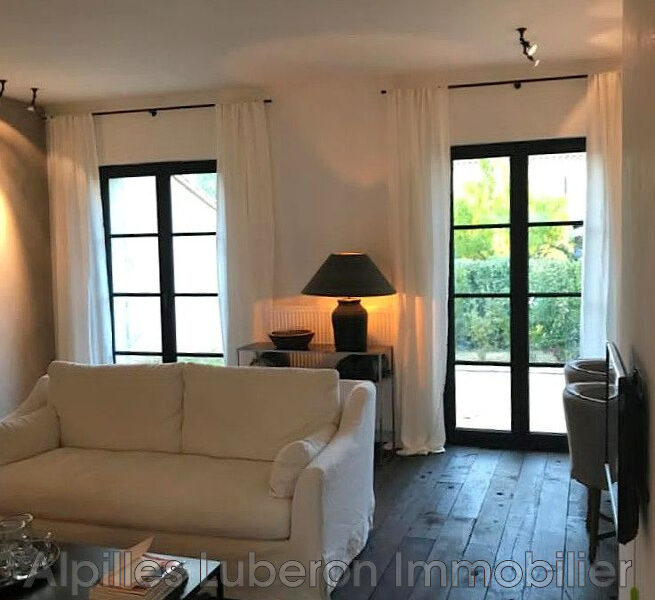 Maison à louer à Eygalières