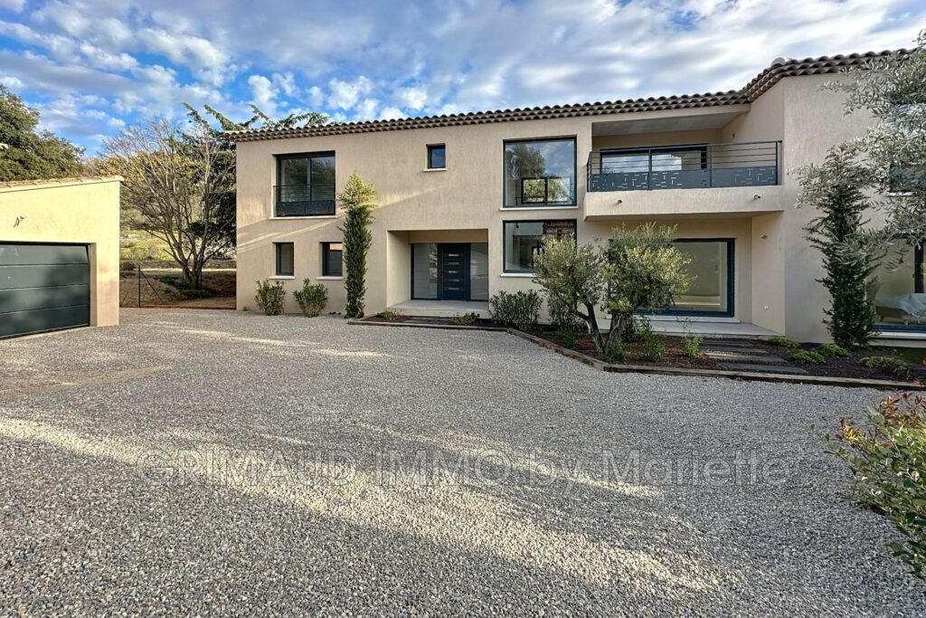 villa neuve livraison fin 2024, au calme avec 6ha de terrain.  – 5 pièces – 4 chambres – 4  – 240.00 m²