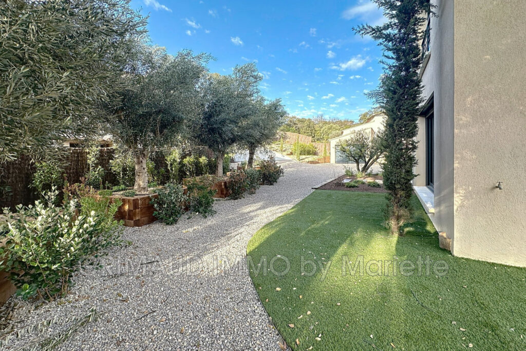 villa neuve livraison fin 2024, au calme avec 6ha de terrain.  – 5 pièces – 4 chambres – 4  – 240.00 m²