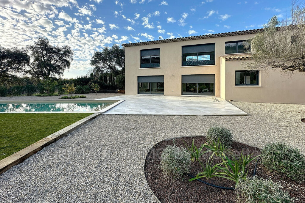 villa neuve livraison fin 2024, au calme avec 6ha de terrain.  – 5 pièces – 4 chambres – 4  – 240.00 m²