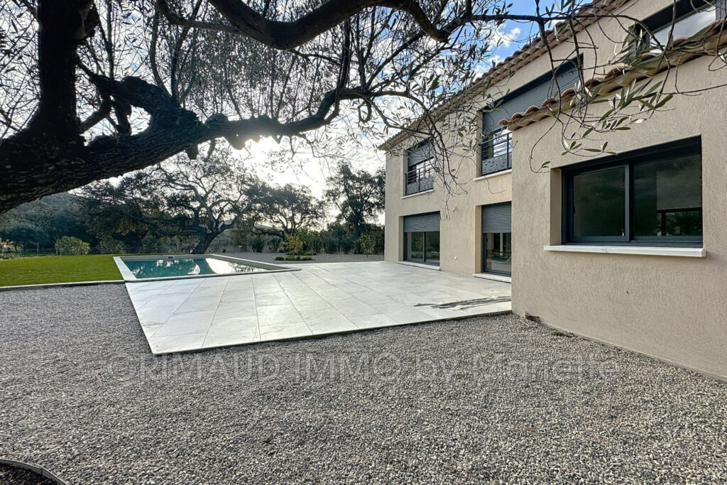 villa neuve livraison fin 2024, au calme avec 6ha de terrain.  – 5 pièces – 4 chambres – 4  – 240.00 m²