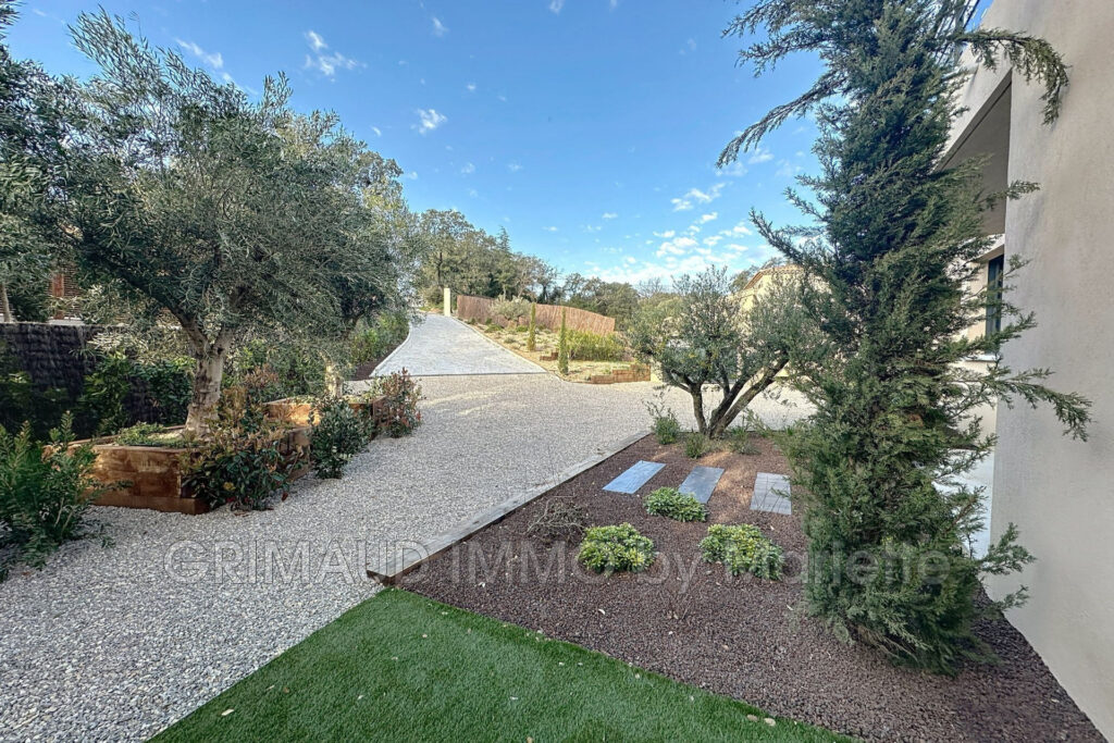 villa neuve livraison fin 2024, au calme avec 6ha de terrain.  – 5 pièces – 4 chambres – 4  – 240.00 m²