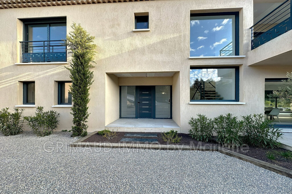 villa neuve livraison fin 2024, au calme avec 6ha de terrain.  – 5 pièces – 4 chambres – 4  – 240.00 m²