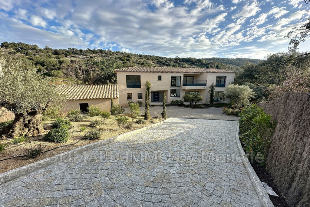 villa neuve livraison fin 2024, au calme avec 6ha de terrain.  – 5 pièces – 4 chambres – 4  – 240.00 m²