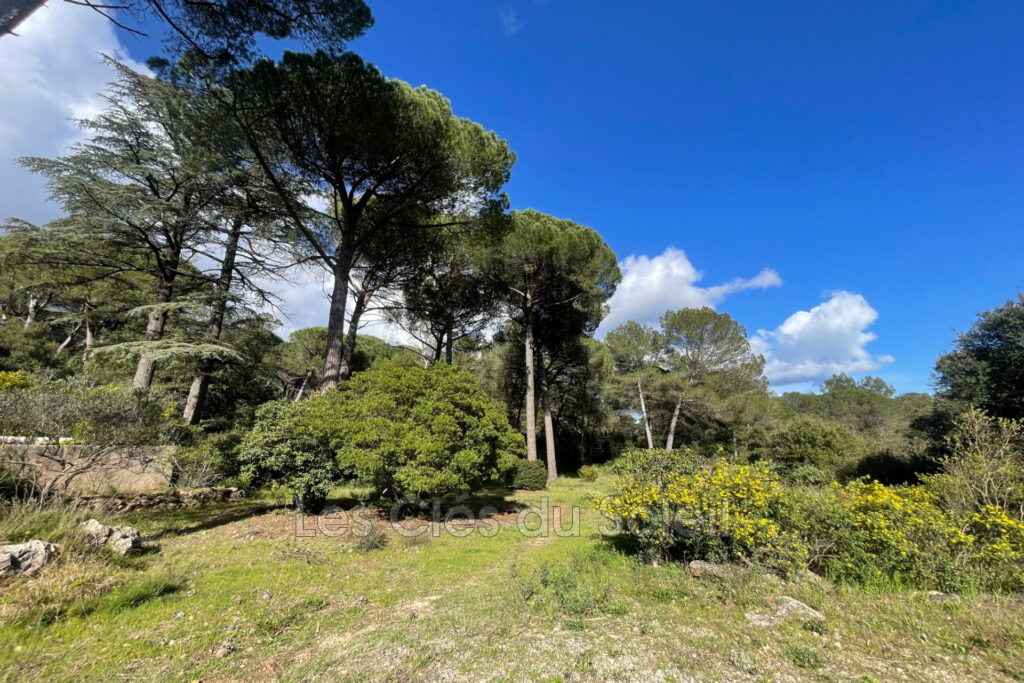 A VOIR ABSOLUMENT BRIGNOLES  – Villa de 160m2 avec un terrain – 6 pièces – 4 chambres – 163.00 m²