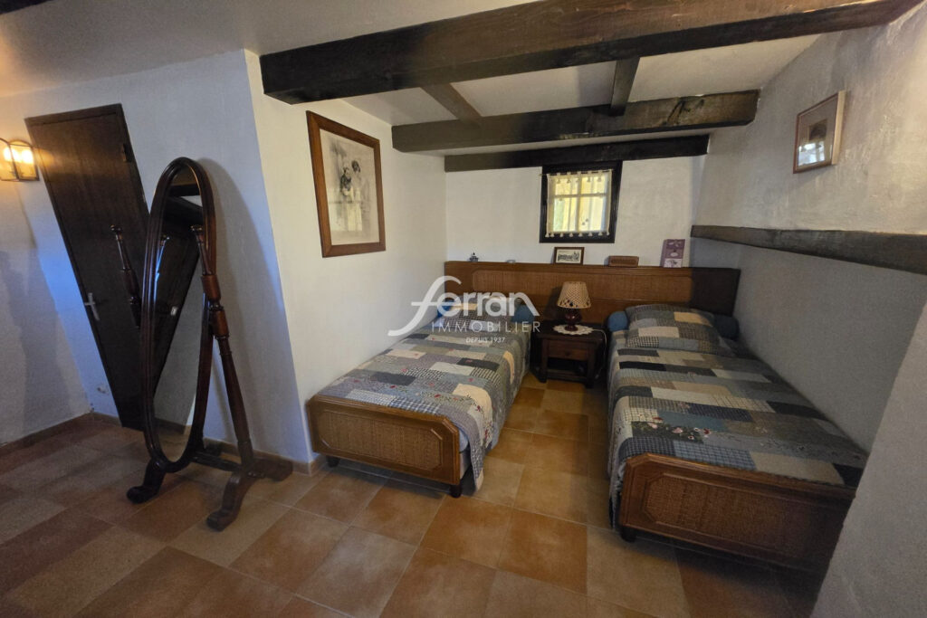 À vendre à Salernes un mas au charme d’antan sur un terrain de – 5 pièces – 3 chambres – 125.00 m²