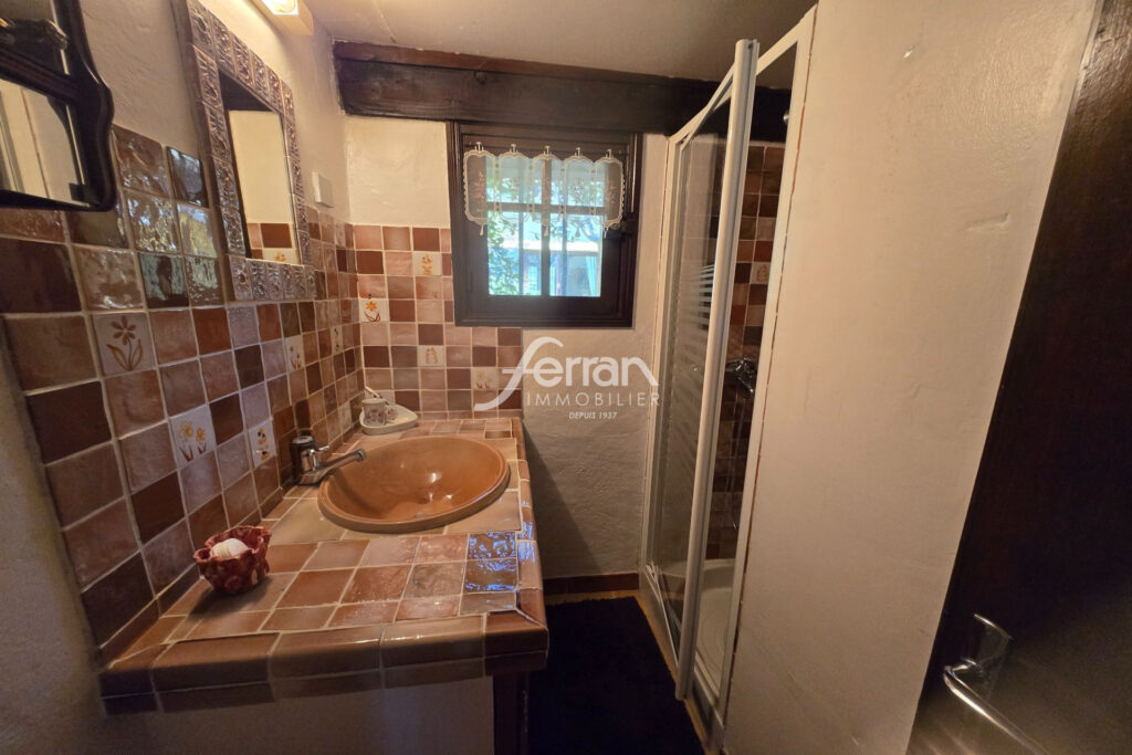 À vendre à Salernes un mas au charme d’antan sur un terrain de – 5 pièces – 3 chambres – 125.00 m²