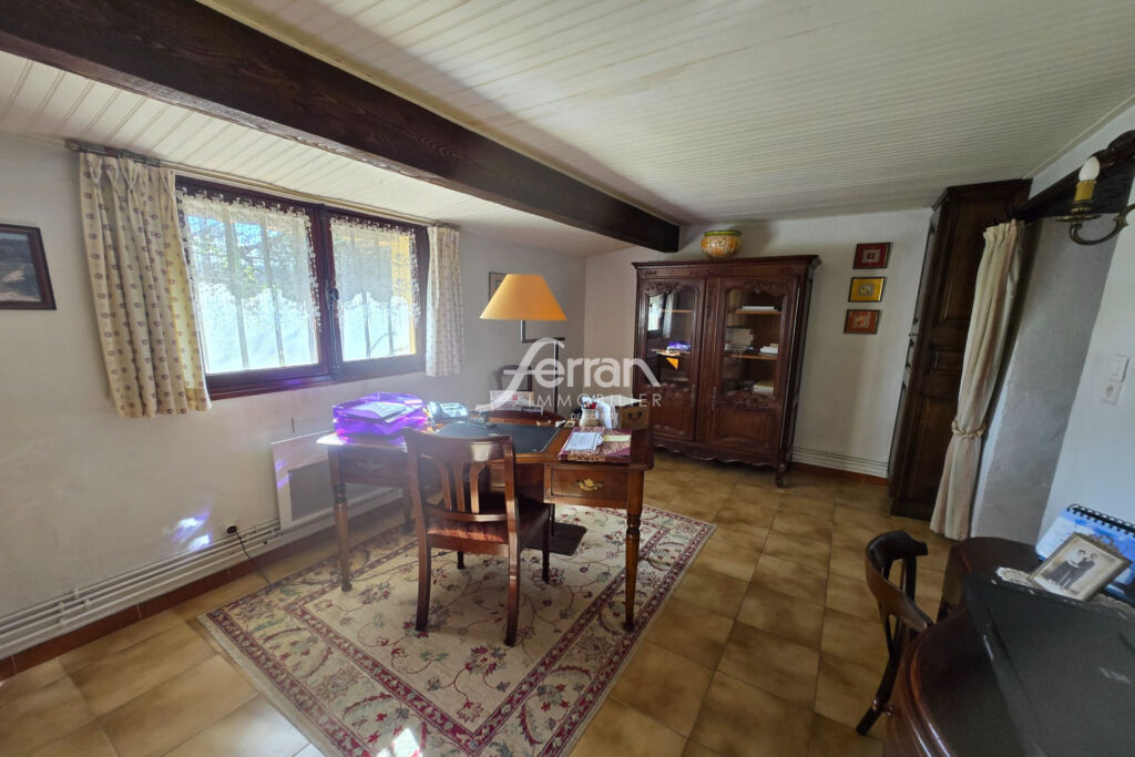À vendre à Salernes un mas au charme d’antan sur un terrain de – 5 pièces – 3 chambres – 125.00 m²