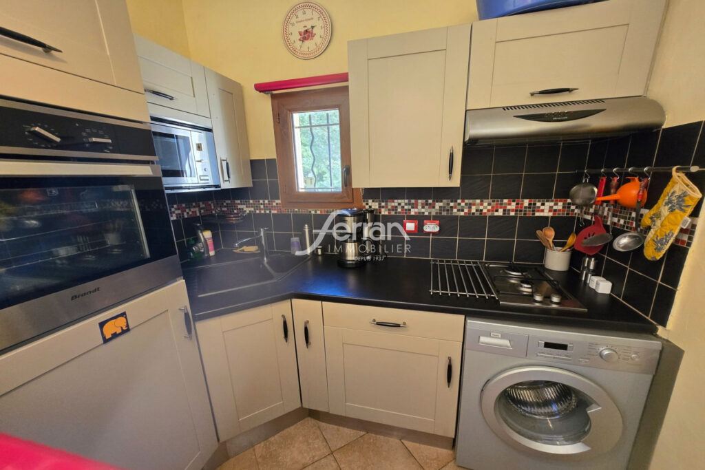 À vendre à Salernes un mas au charme d’antan sur un terrain de – 5 pièces – 3 chambres – 125.00 m²