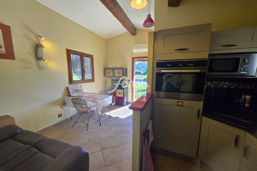 À vendre à Salernes un mas au charme d’antan sur un terrain de – 5 pièces – 3 chambres – 125.00 m²