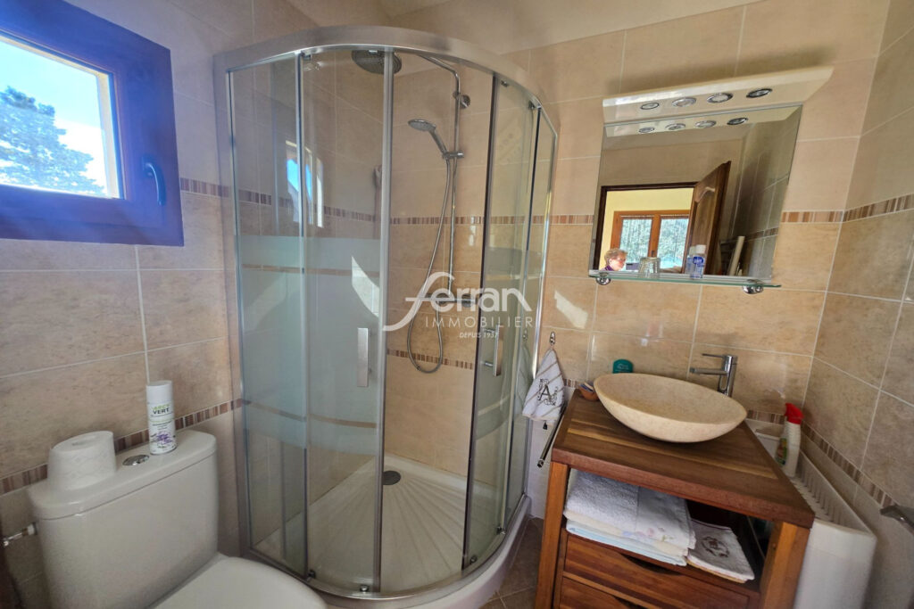 À vendre à Salernes un mas au charme d’antan sur un terrain de – 5 pièces – 3 chambres – 125.00 m²