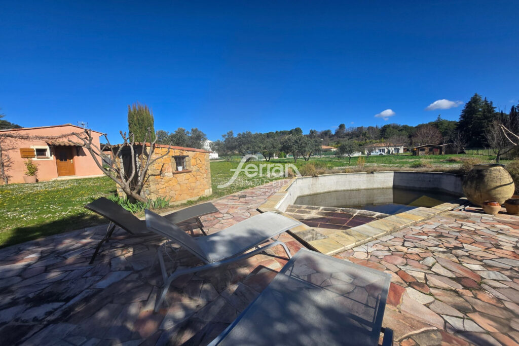 À vendre à Salernes un mas au charme d’antan sur un terrain de – 5 pièces – 3 chambres – 125.00 m²