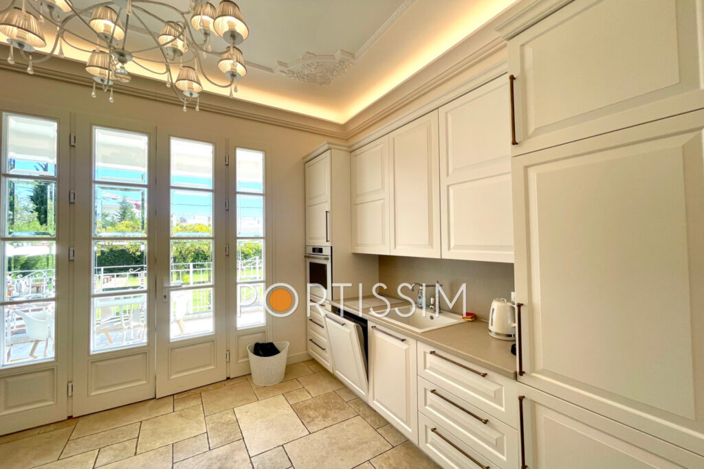 Saint-Laurent-Du-Var / villa d’époque entièrement rénové 10mn  – 11 pièces – 9 chambres – 220.00 m²