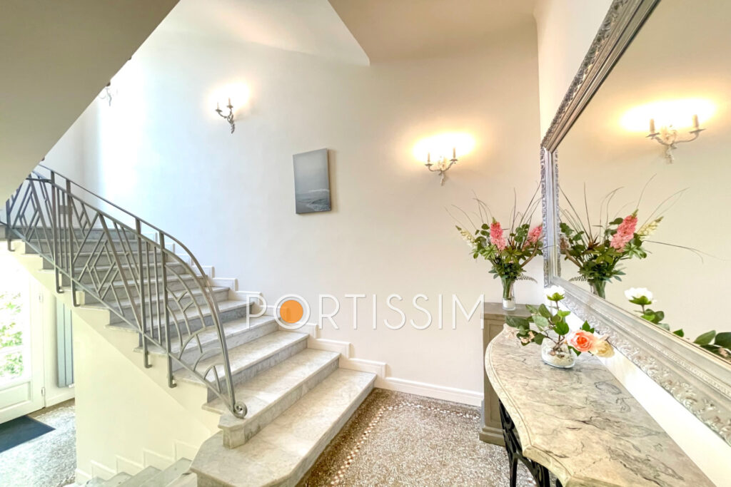 Saint-Laurent-Du-Var / villa d’époque entièrement rénové 10mn  – 11 pièces – 9 chambres – 220.00 m²