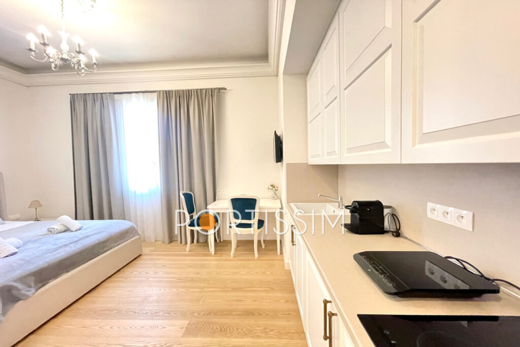 Saint-Laurent-Du-Var / villa d’époque entièrement rénové 10mn  – 11 pièces – 9 chambres – 220.00 m²