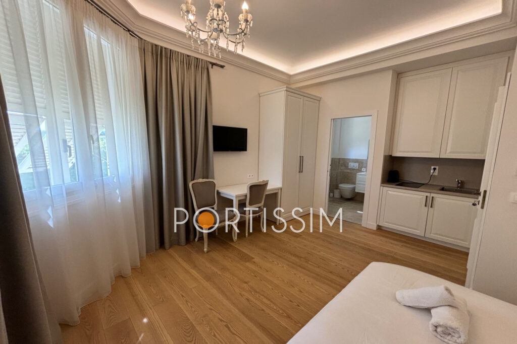 Saint-Laurent-Du-Var / villa d’époque entièrement rénové 10mn  – 11 pièces – 9 chambres – 220.00 m²