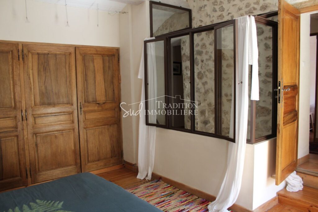 MOURIES – AU COEUR DU VILLAGE – NR pièces – 2 chambres – 90.00 m²