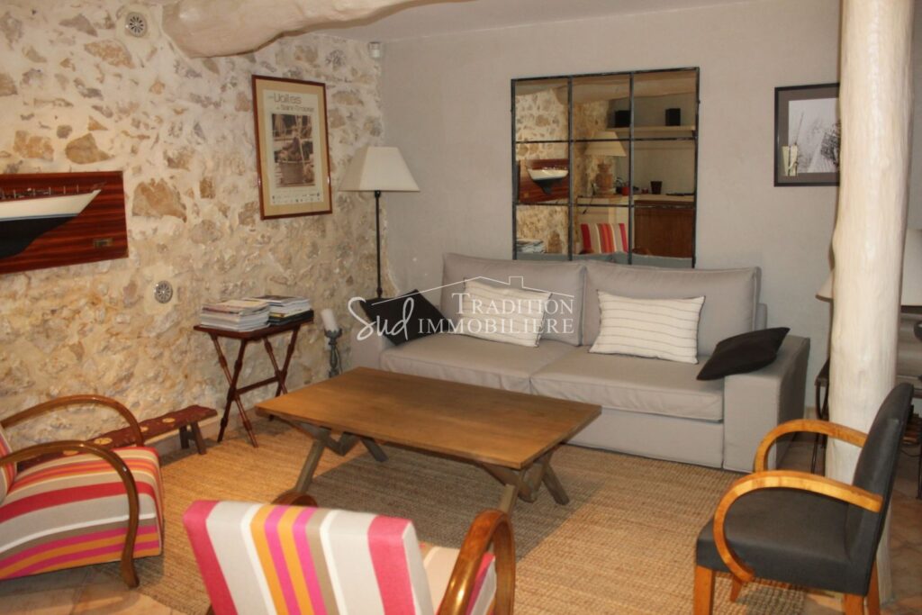 MOURIES – AU COEUR DU VILLAGE – NR pièces – 2 chambres – 90.00 m²