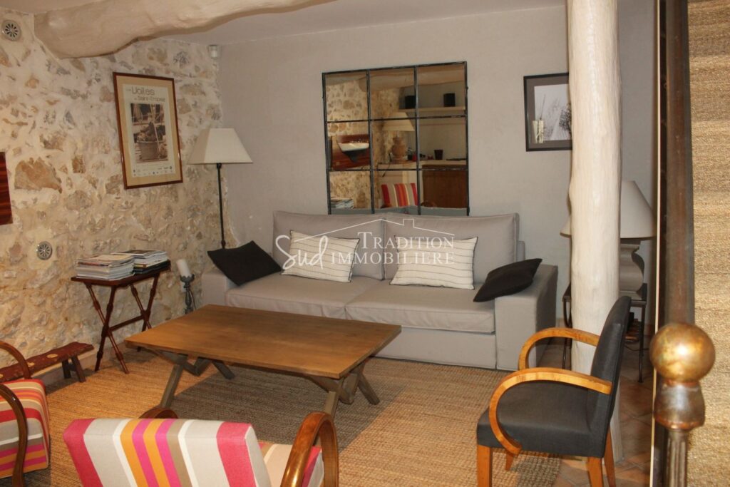 MOURIES – AU COEUR DU VILLAGE – NR pièces – 2 chambres – 90.00 m²