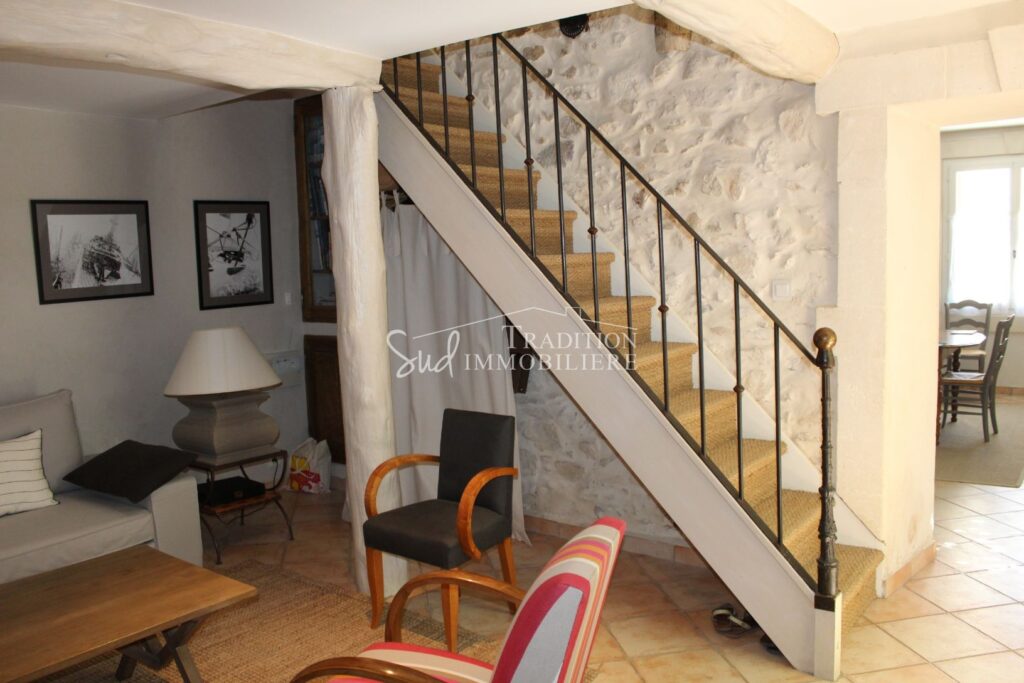 MOURIES – AU COEUR DU VILLAGE – NR pièces – 2 chambres – 90.00 m²