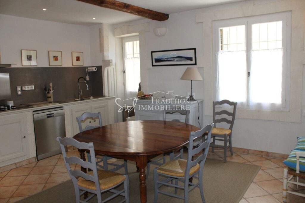 MOURIES – AU COEUR DU VILLAGE – NR pièces – 2 chambres – 90.00 m²