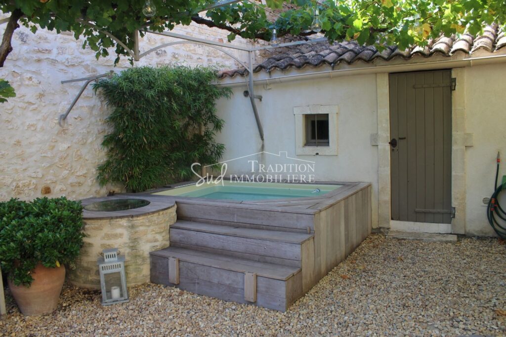 MOURIES – AU COEUR DU VILLAGE – NR pièces – 2 chambres – 90.00 m²