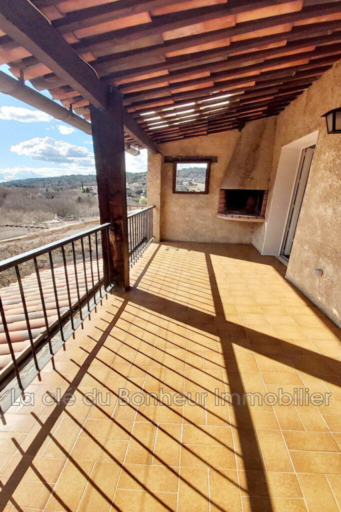 Appartement T5 avec terrasse, garage et cave. – 5 pièces – 3 chambres – 93.30 m²