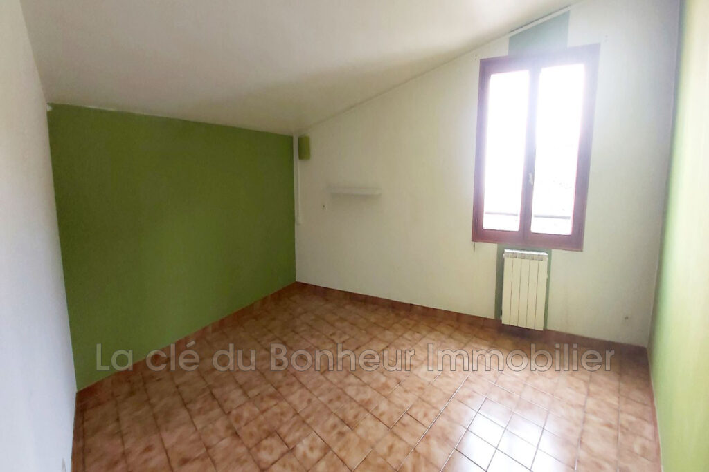 Appartement T5 avec terrasse, garage et cave. – 5 pièces – 3 chambres – 93.30 m²