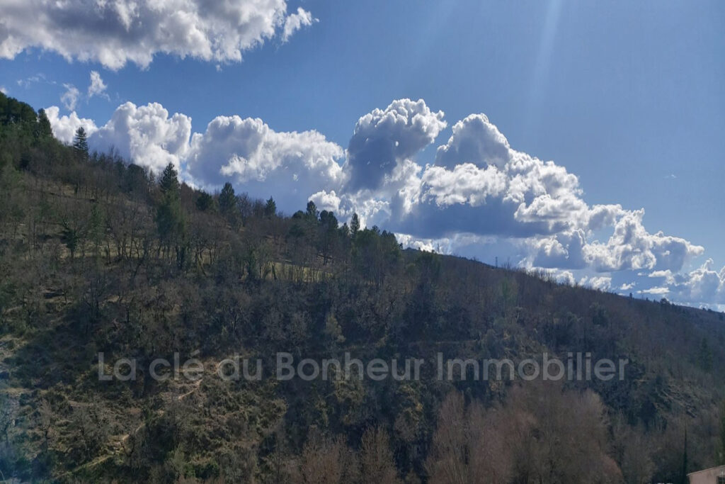 Appartement T5 avec terrasse, garage et cave. – 5 pièces – 3 chambres – 93.30 m²