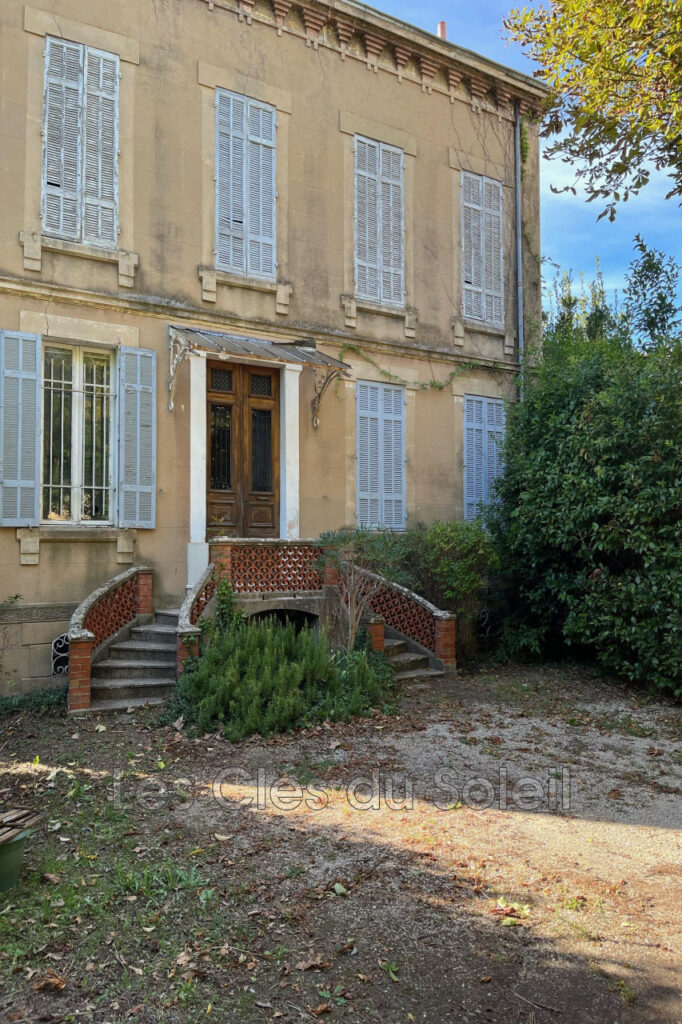 BRIGNOLES CENTRE  MAISON DE CARACTÈRE SUR 1 137 m² DE TERRAI – 14 pièces – 12 chambres – 357.00 m²