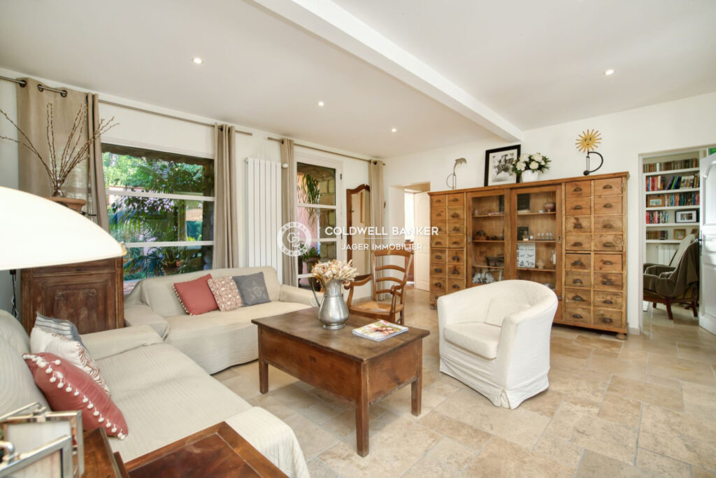 vente villa provençale 12 Pièce(s) – 12 pièces – 7 chambres – 400.00 m²