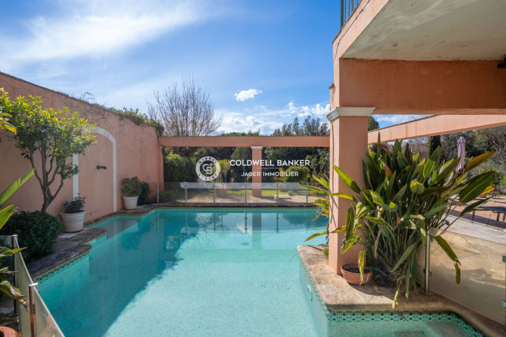 vente villa provençale 12 Pièce(s) – 12 pièces – 7 chambres – 400.00 m²