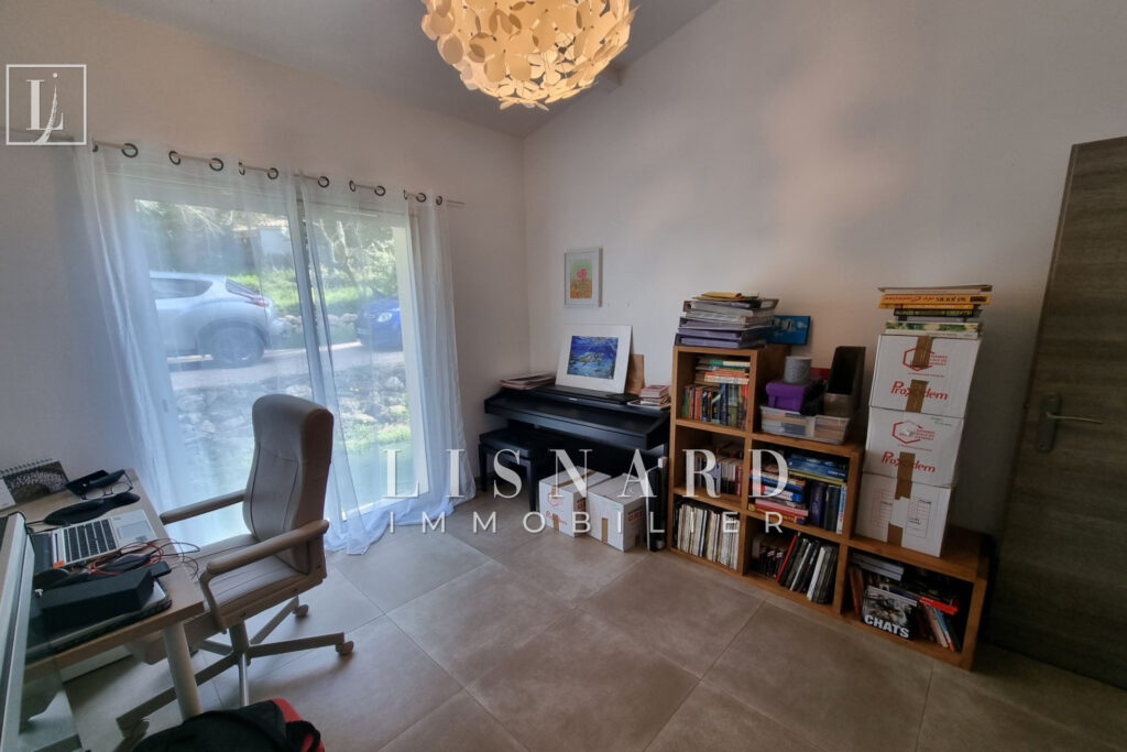 vente villa 6 Pièce(s) – 6 pièces – 5 chambres – 126.00 m²