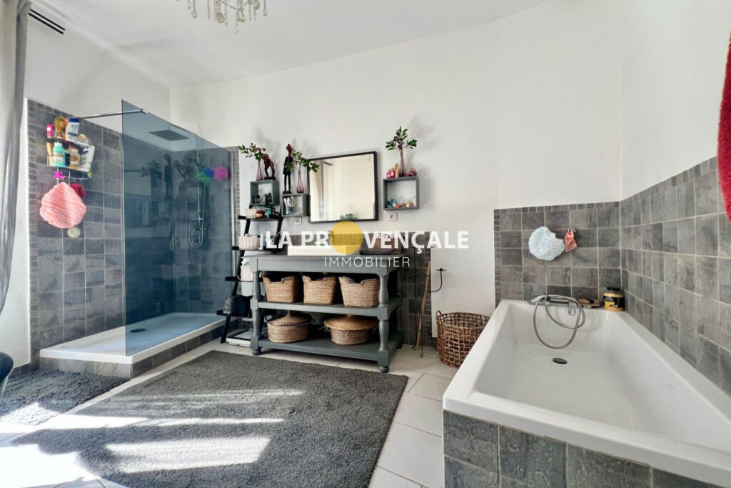 vente maison 4 Pièce(s) – 4 pièces – 3 chambres – 150.00 m²